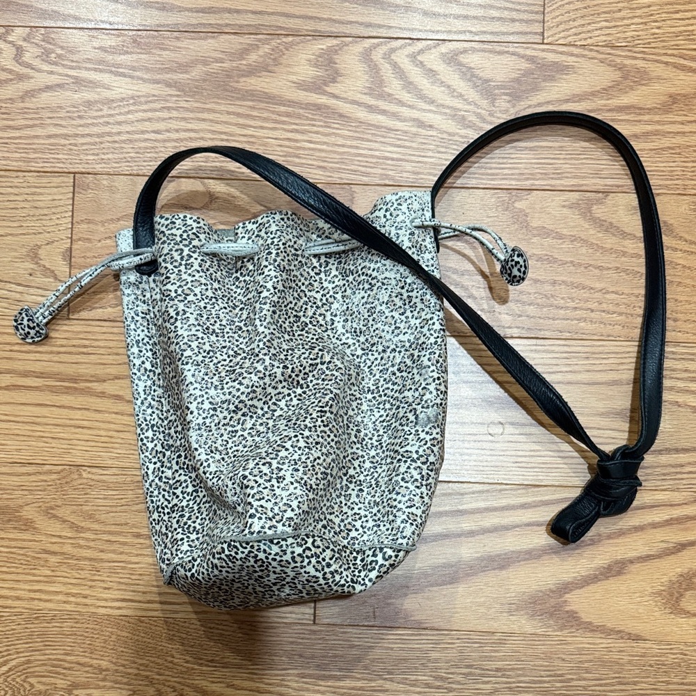 BAGGU Leopard Print Leather Bucket Bag